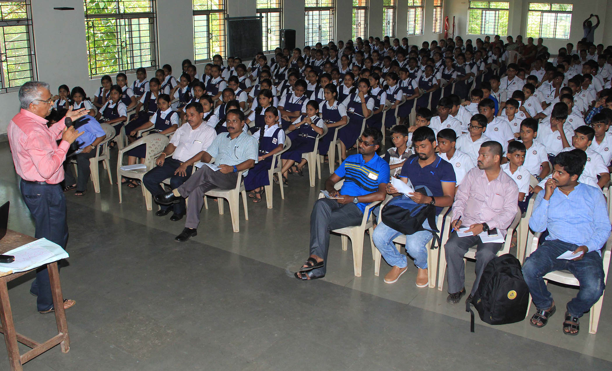 ರೈಲ್ವೆ ಹಳಿ ದಾಟುವಾಗ ನಿಯಮ ಪಾಲನೆ ಅಗತ್ಯ: ವಿ.ವಿ.ಶೆಟ್ಟಿ
